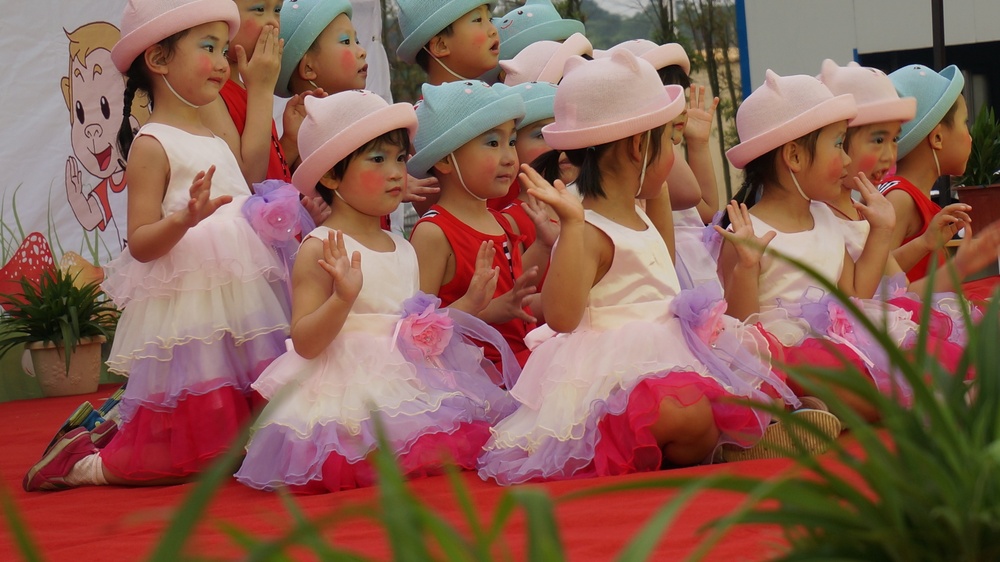 小太阳幼儿园《踏浪》